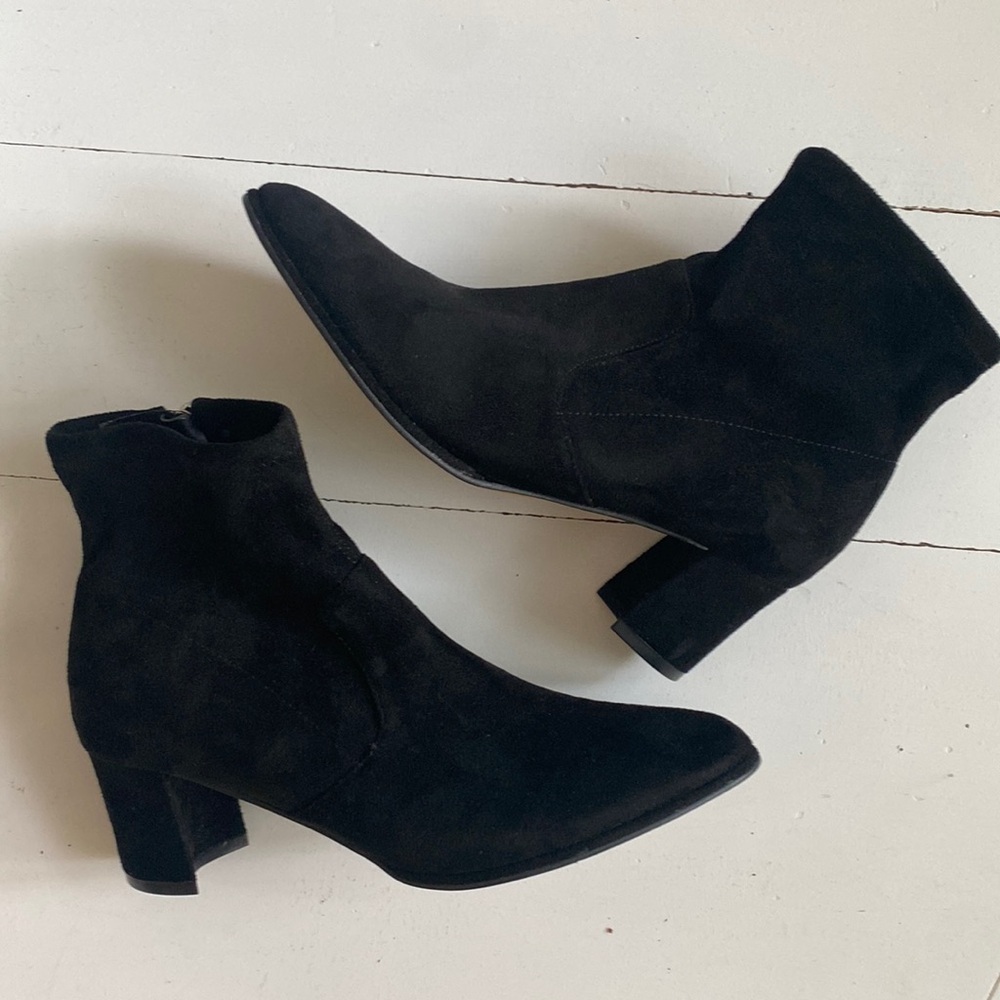 NWOT, Marc Fisher, Black Suede Ankle Boots, size: 6.5, Heel height: 2 in… - Picture 2 of 5